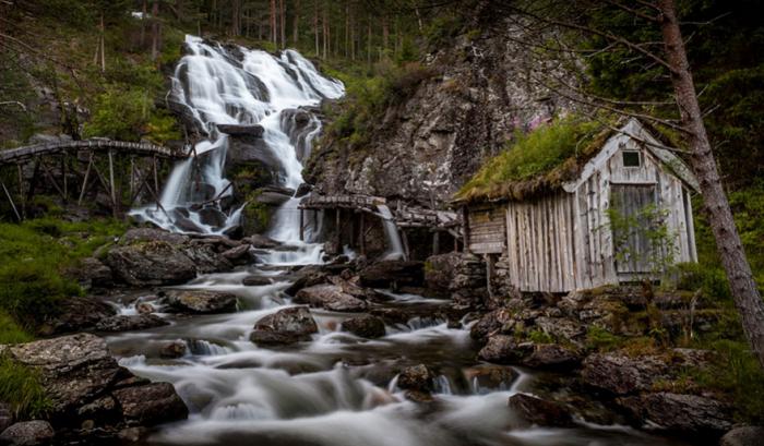 15 maisons scandinaves avec un toit végétal qui semblent tout droit sorties d'un conte de fées | #8