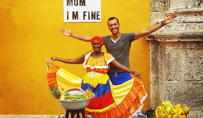 Cet homme quitte tout pour faire un tour du monde mais regardez les photos qu'il envoie à sa mère pour la rassurer ! | #9