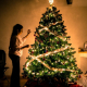 Les gens qui décorent leur sapin tôt seraient plus...