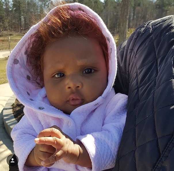 21 Adorables Bebes Nes Avec Beaucoup De Cheveux Sur La Tete So Busy Girls