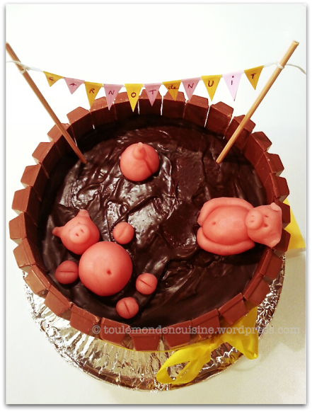 gateau-3-petits-cochons-dans-leur-auge