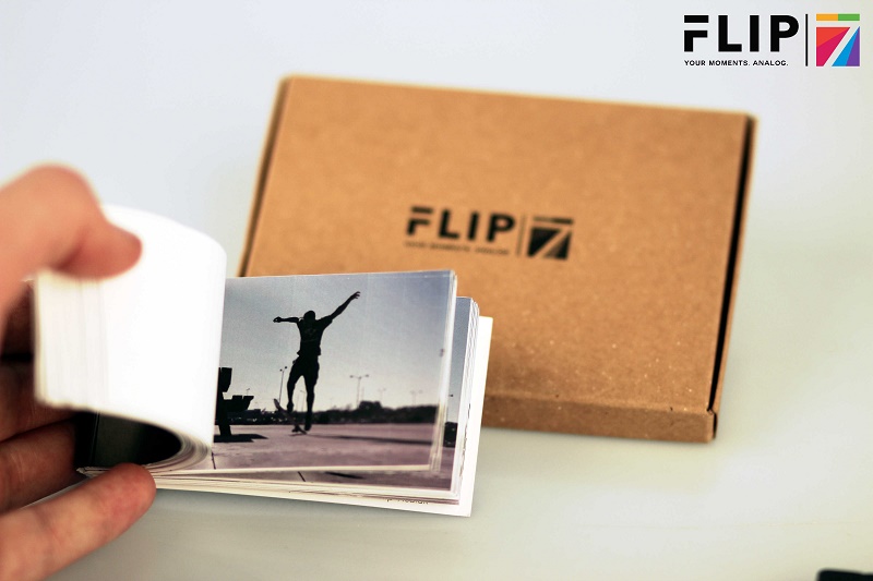 Flipbook open 1 hand web