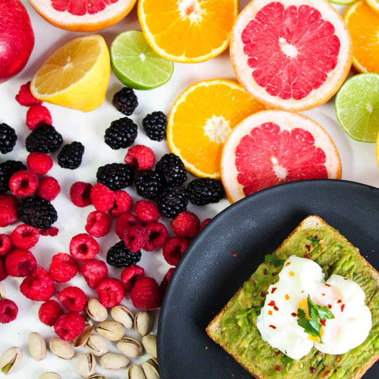 agrumes-pamplemousse-citron-orange-avocat-fruits-mures-framboises