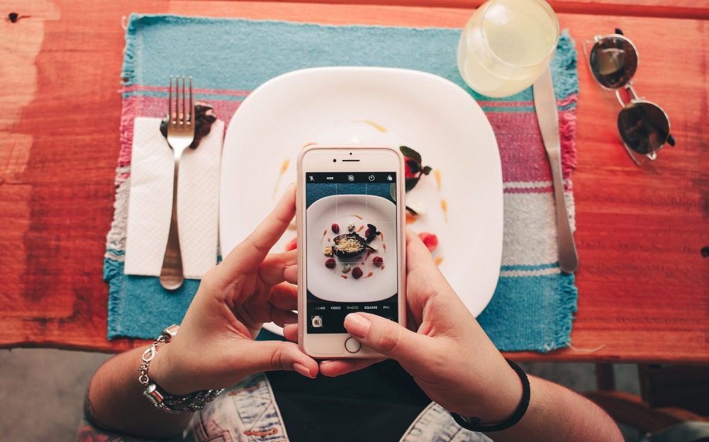 food-instagram-smartphone