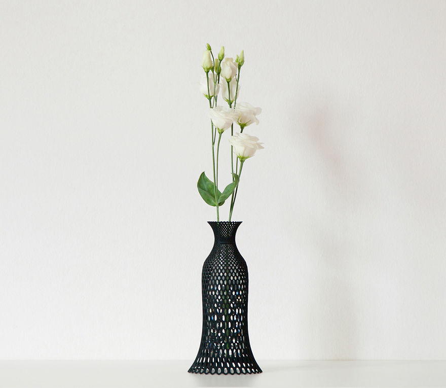 vases-a-impression-3D-qui-permettent-de-recycler-une-bouteille-en-plastique-usagee-3