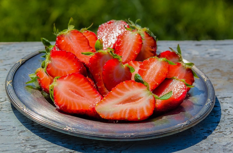 assiette-fraises-mures