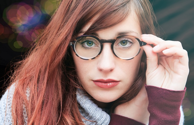 femme-lunettes-rondes