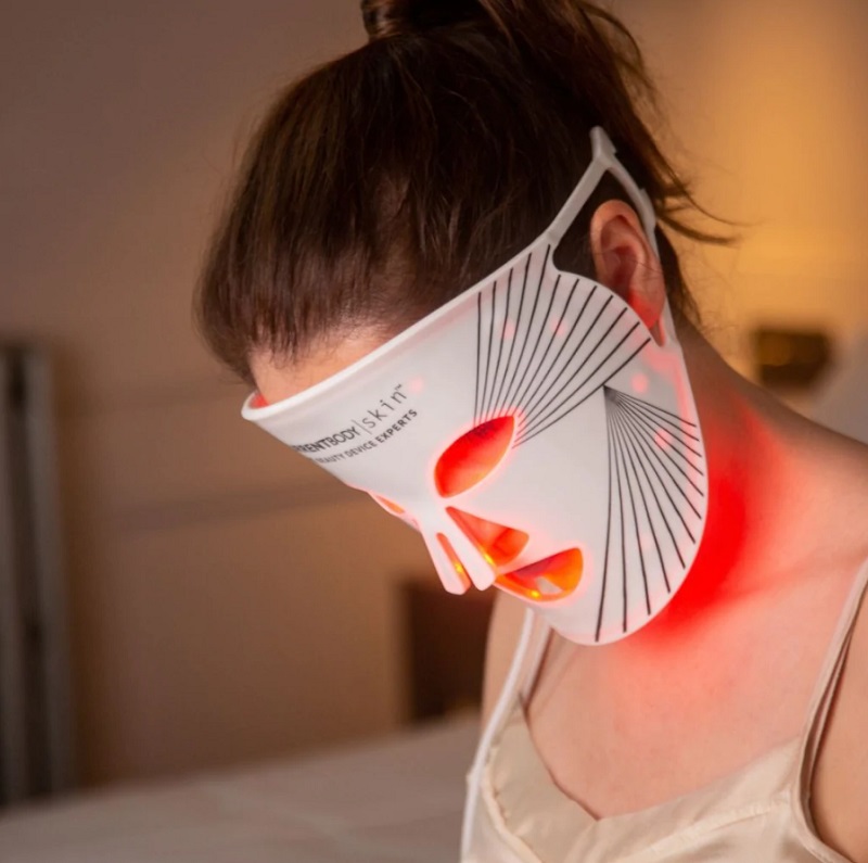 masque-led-luminotherapie-visage-currentbody-skin-avis-1