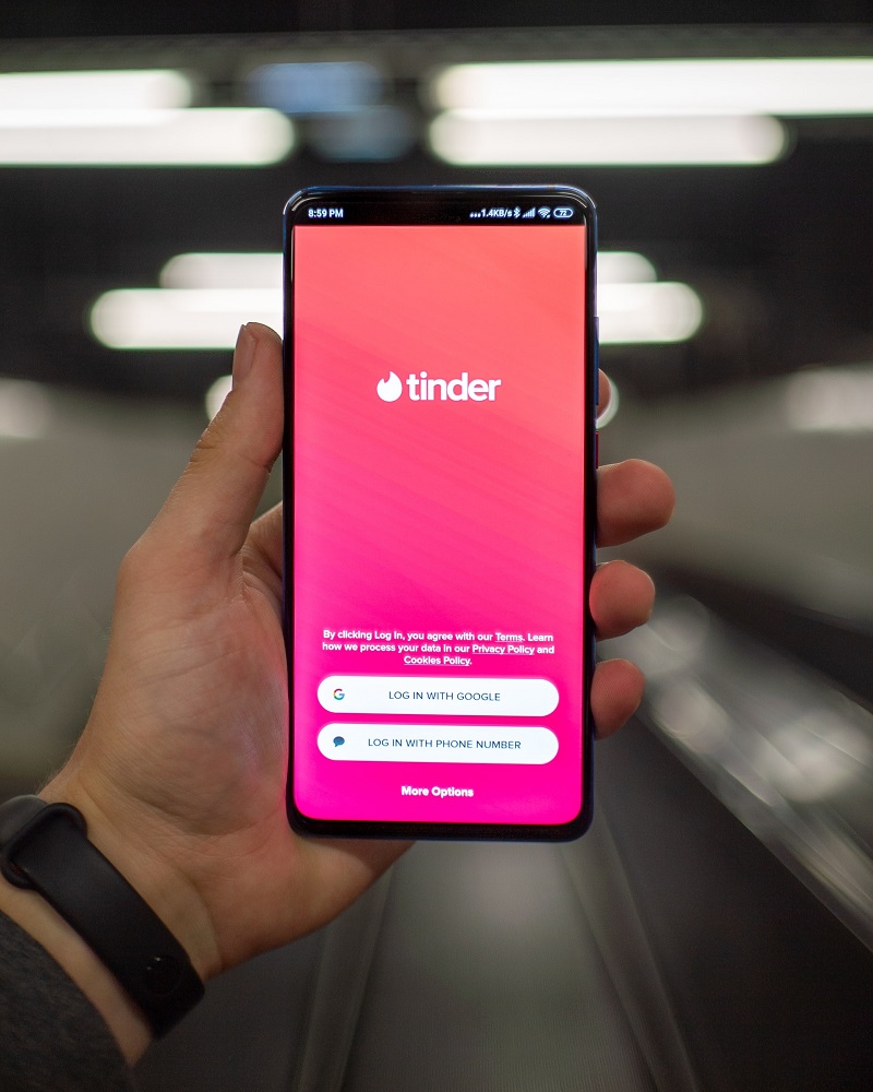 se-connecter-a-tinder-smartphone