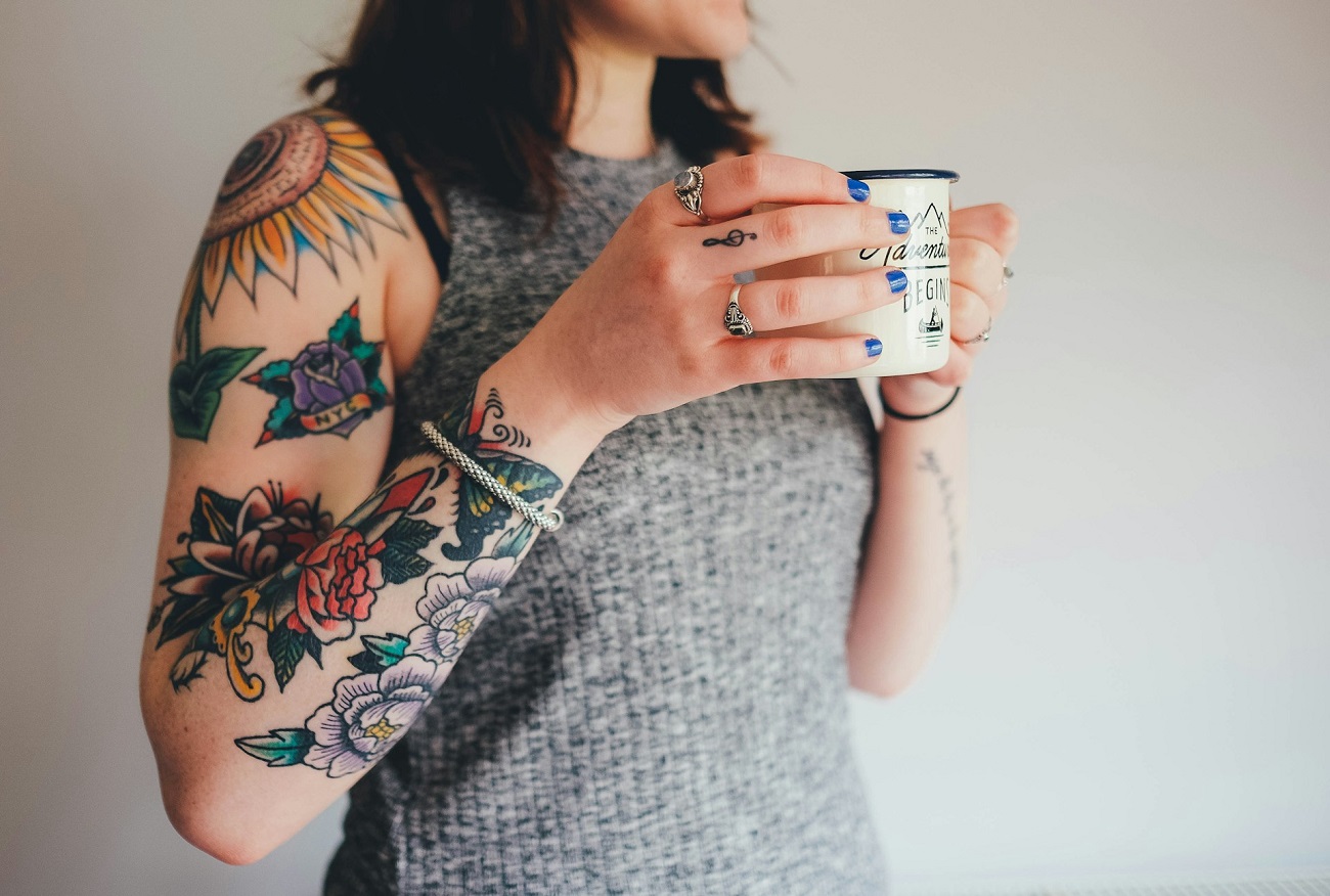 femme-tatouage-bras