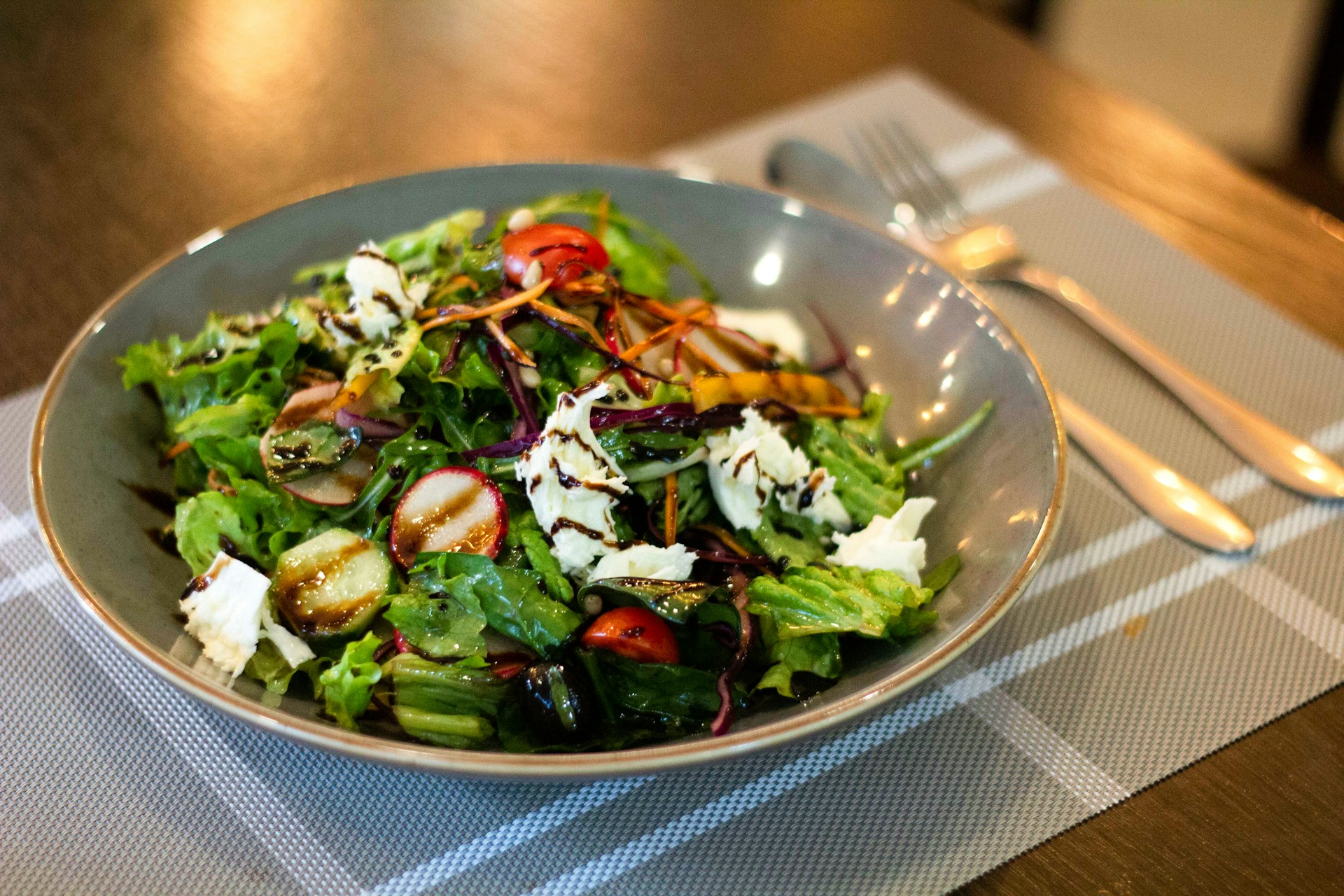 Comment préparer une salade équilibrée : les astuces à connaître