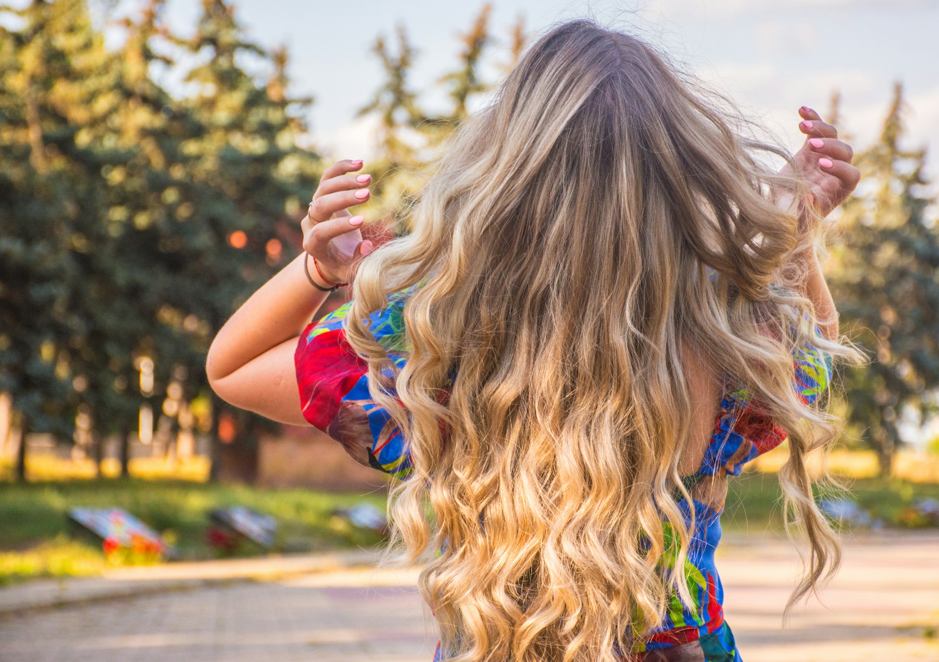 Pourquoi il ne faut pas mettre d'huile de coco sur ses cheveux ?