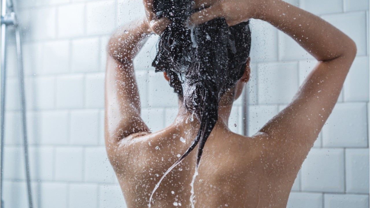 Prendre une douche froide tous les jours pendant une semaine : les bienfaits.