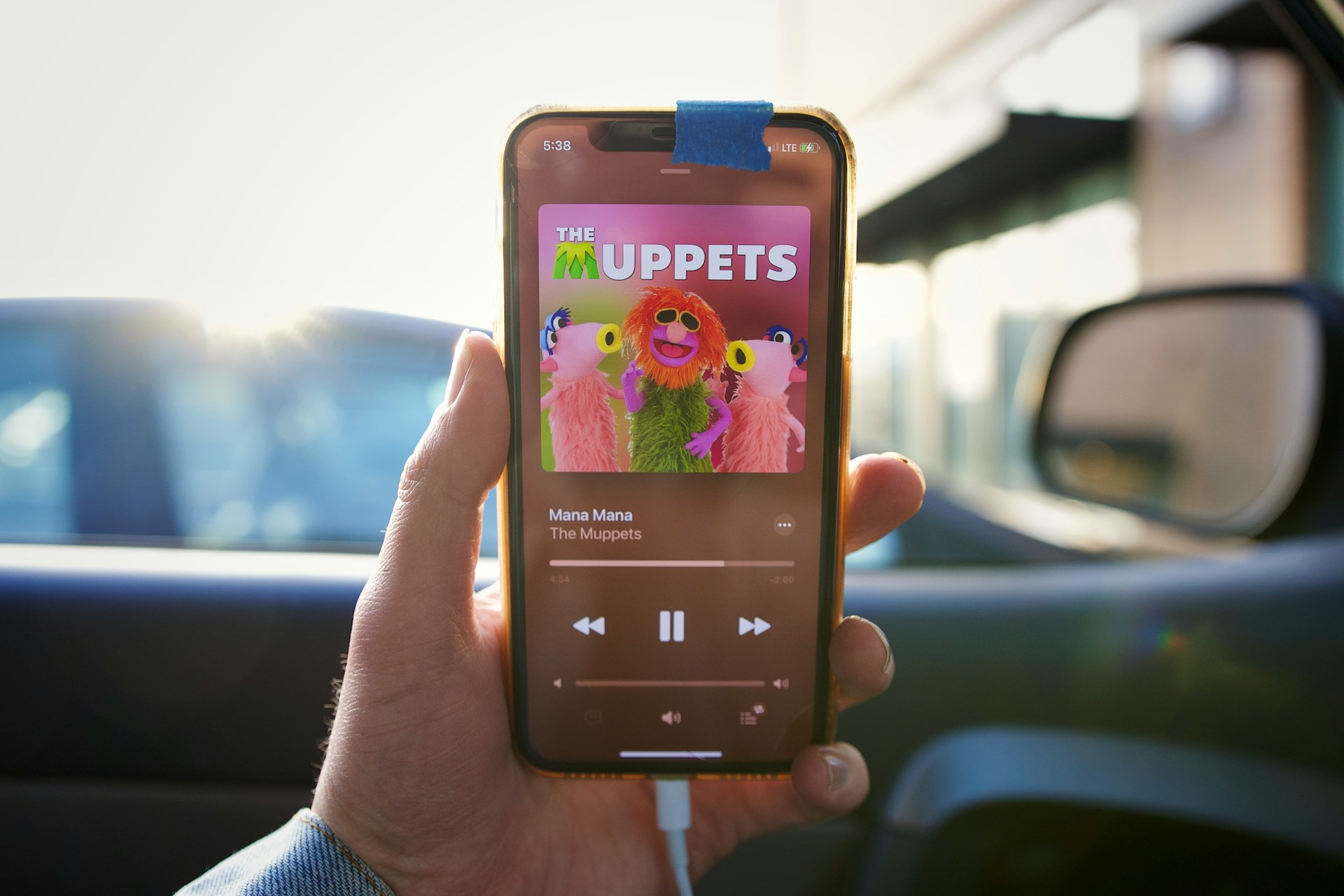 Comment bien charger son téléphone dans la voiture ?