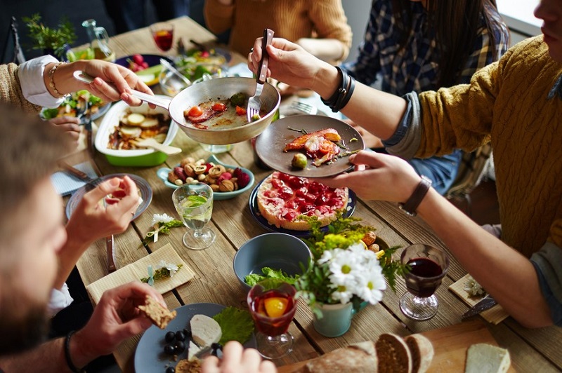 Comment maigrir facilement ? Manger dans le noir.