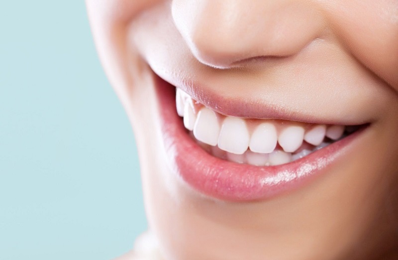 Comment avoir les dents blanches ? Les conseils efficaces.
