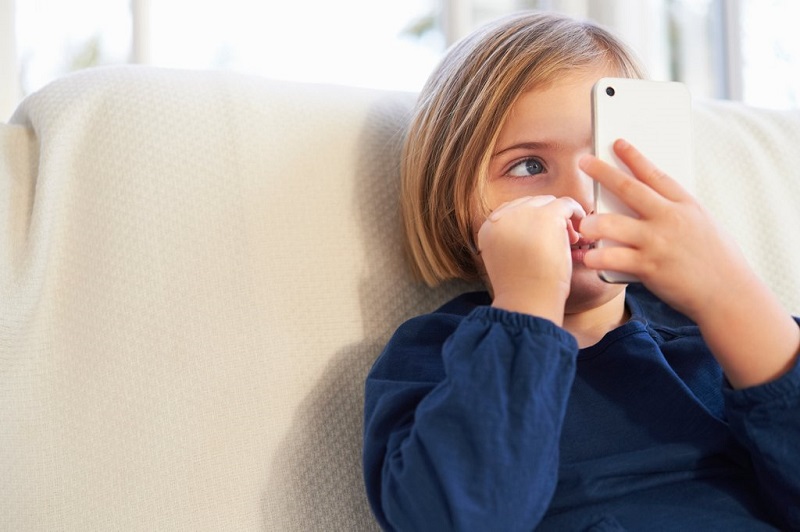 À quel âge offrir un téléphone à son enfant ?