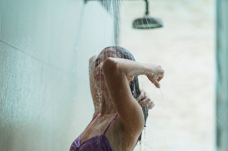 Prendre une douche quand il fait très chaud