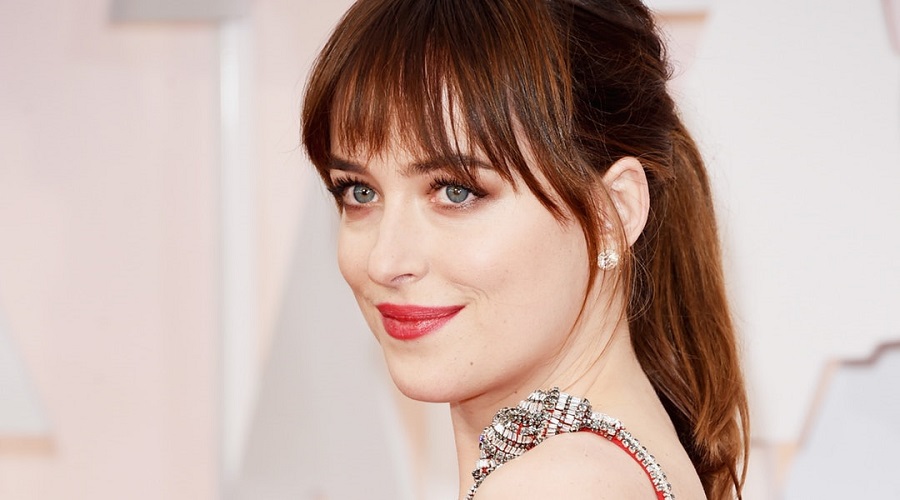 Une frange comme Dakota Johnson