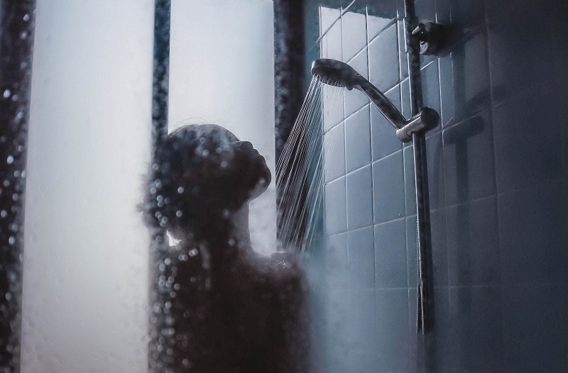 Pourquoi la peau tire après la douche ?