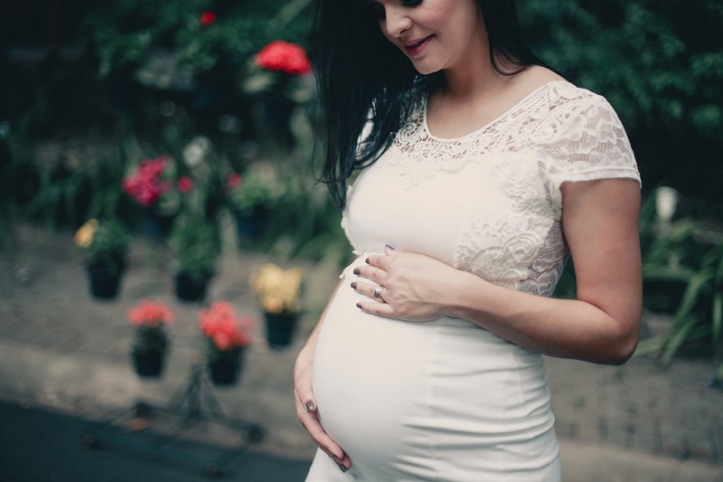 Forme physique impressionante des femmes enceintes