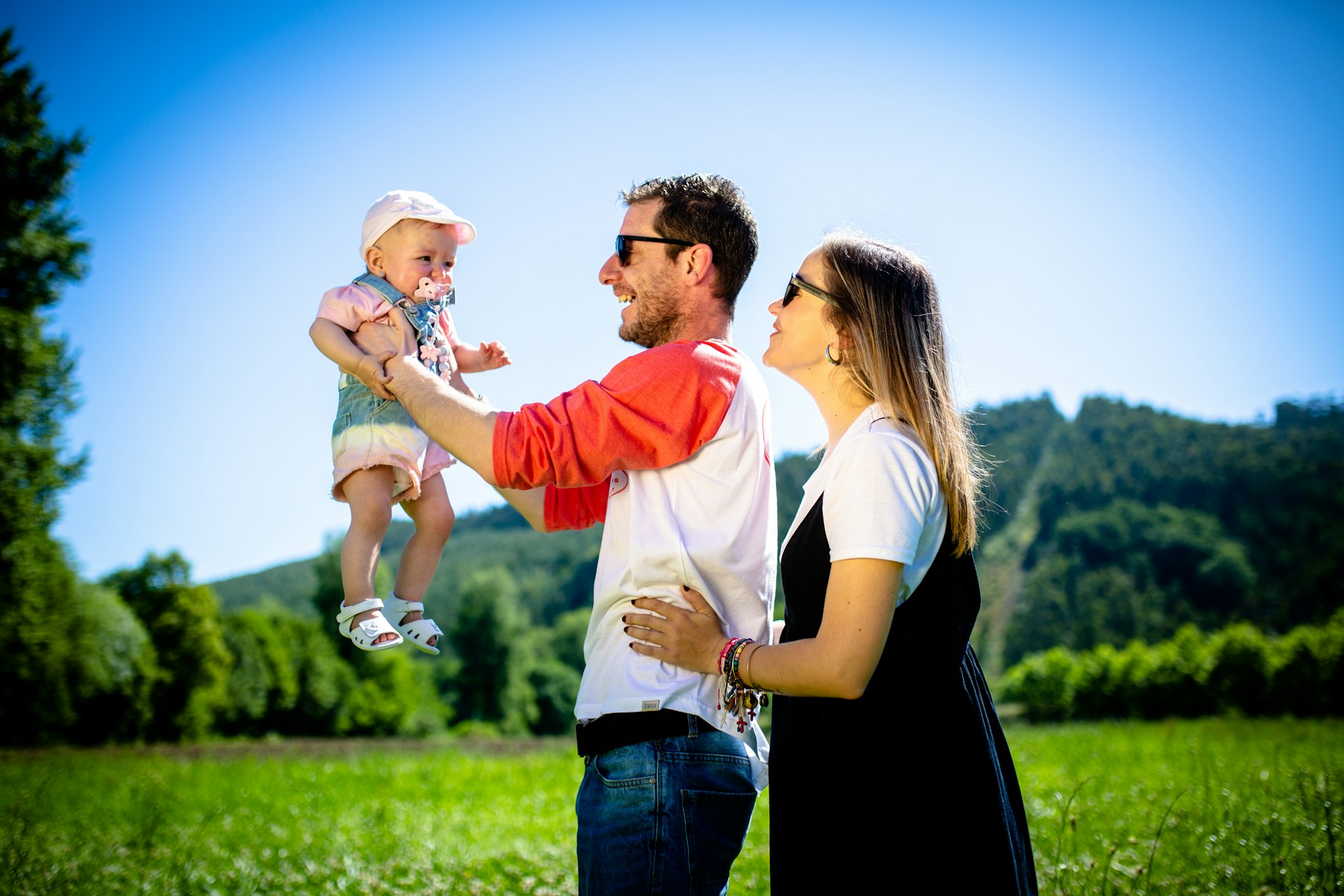 Parents hélicoptères : pourquoi il vaut mieux éviter de surprotéger son enfant