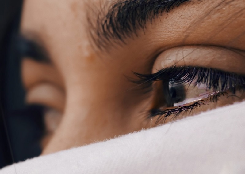 Pourquoi on pleure ou on a les larmes aux yeux quand on est en colère ?