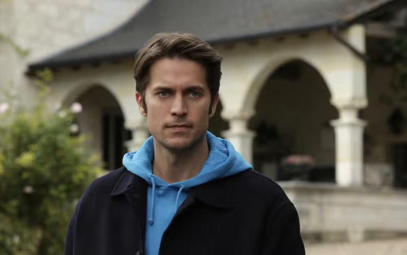 Gabriel dans Emily in Paris : pourquoi c'est un petit ami malsain