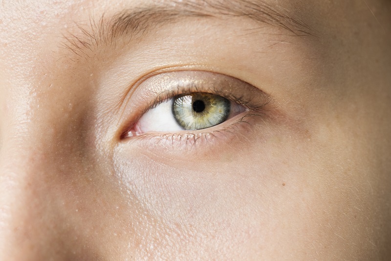 portrait-white-woman-closeup-eyes