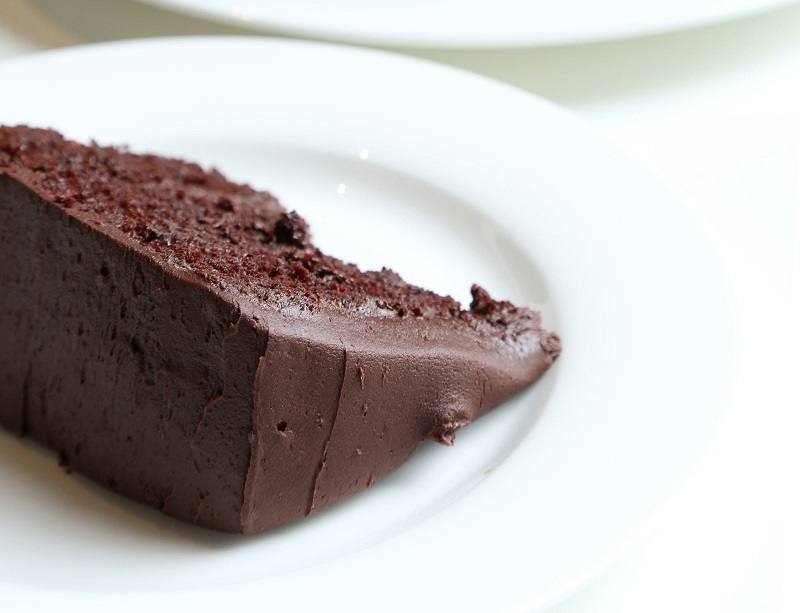 Manger du gâteau au chocolat quand on est au régime