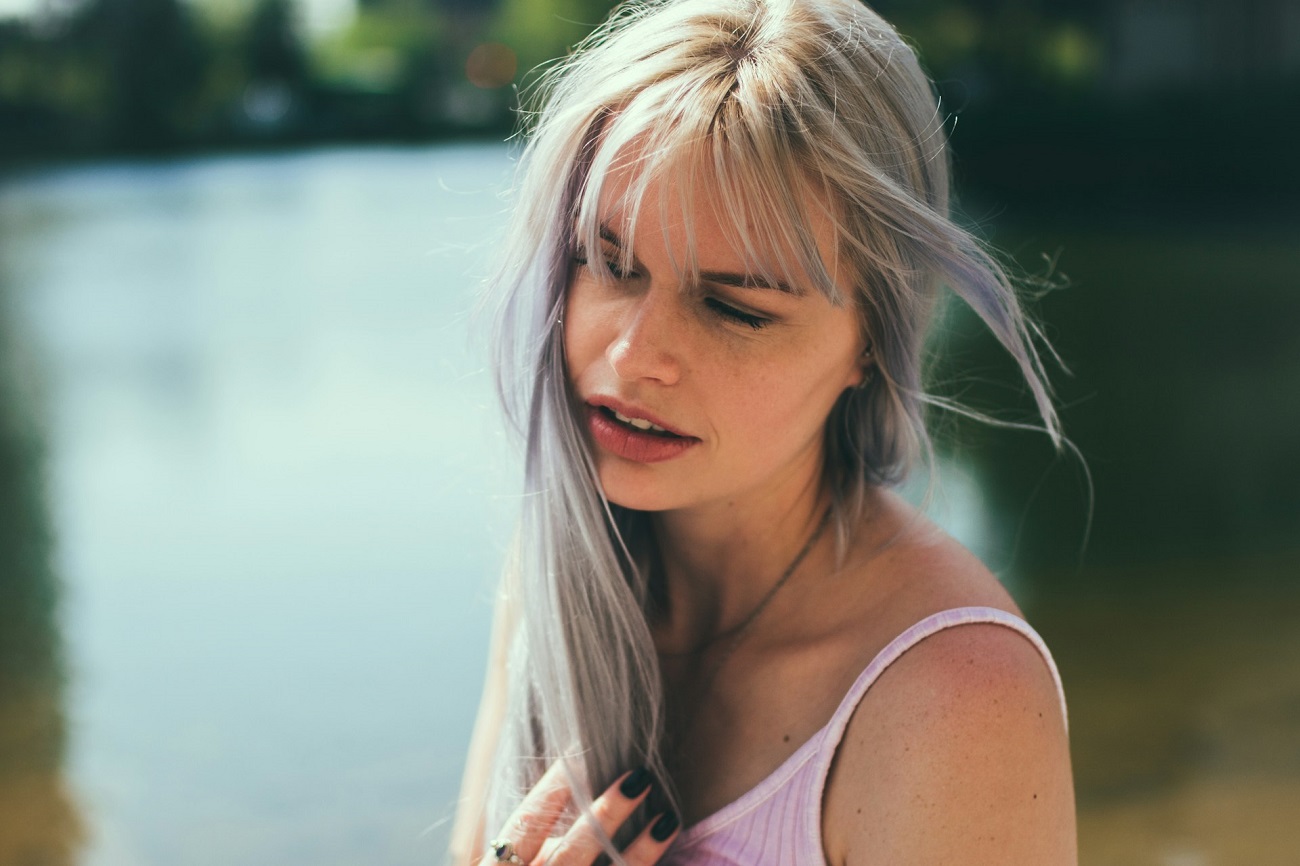 Avoir des cheveux blancs ou gris peut être réversible