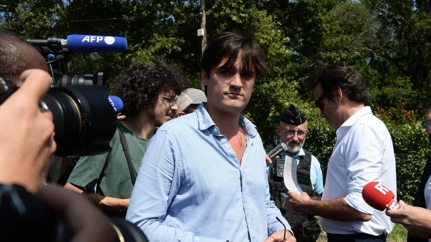 Héritage d’Alain Delon : Alain-Fabien attaque son frère Anthony pour faire annuler le testament