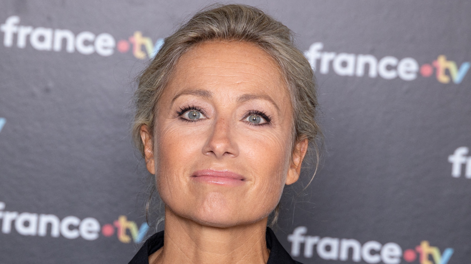 Anne-Sophie Lapix révèle enfin pourquoi elle a regardé Léa Salamé au 20 heures