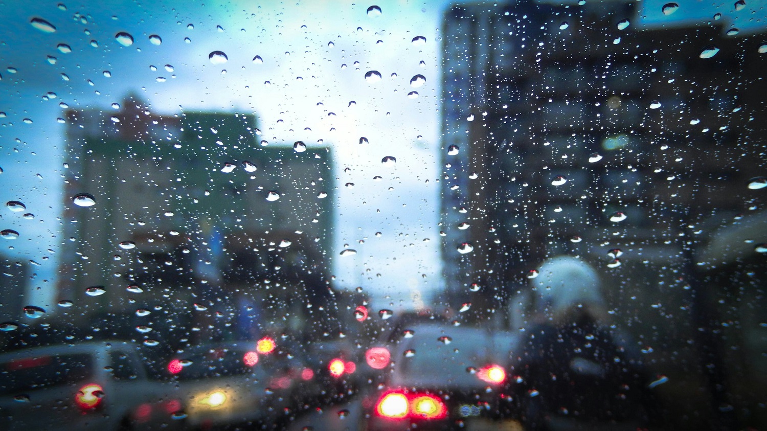 Pluie-inondation : ce que signifie la vigilance jaune annoncée pour trois départements