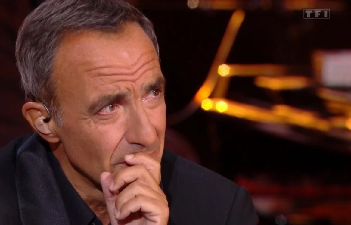 sNikos Aliagas tr&egrave;s &eacute;mu en direct apr&egrave;s une annonce qui a glac&eacute; le plateau