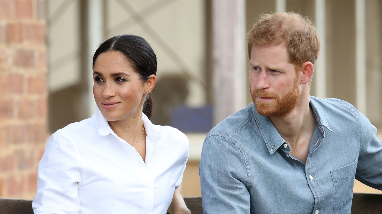 On n&rsquo;avait jamais vu &ccedil;a&nbsp;: Meghan et Harry encha&icirc;nent les d&eacute;parts, l&rsquo;inqui&eacute;tude gagne m&ecirc;me les experts