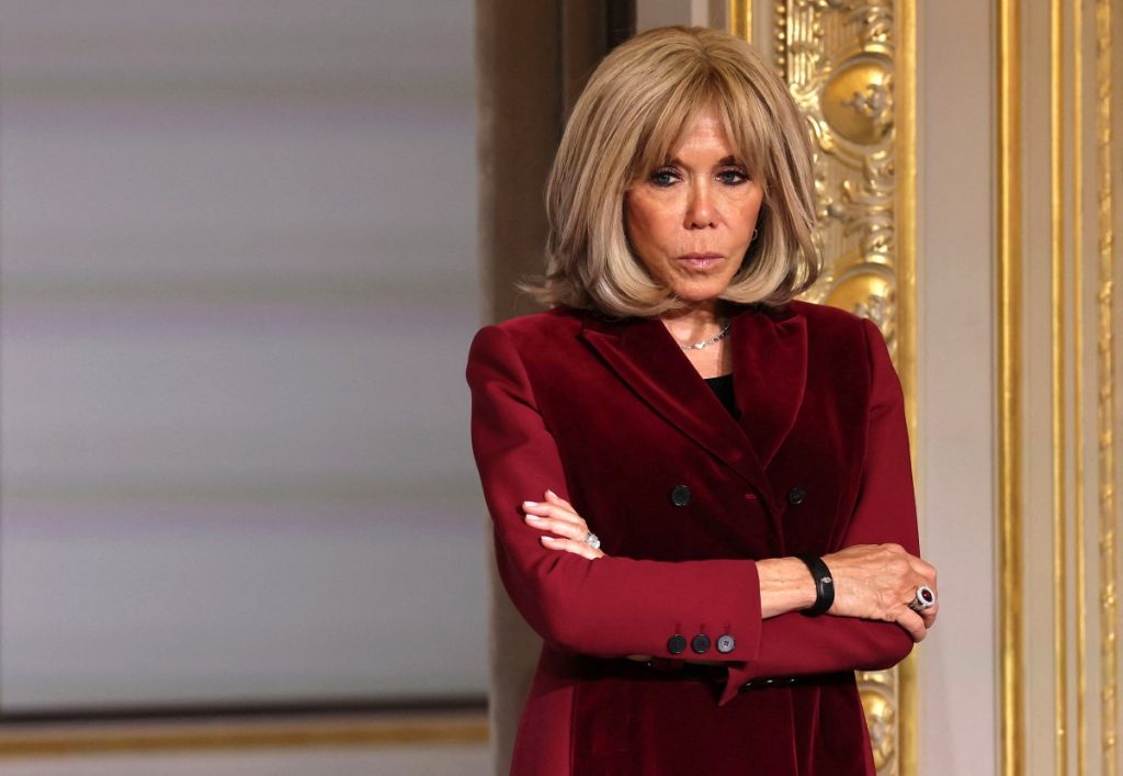 Ce d&eacute;tail que Brigitte Macron a d&ucirc; changer au quotidien pour se prot&eacute;ger