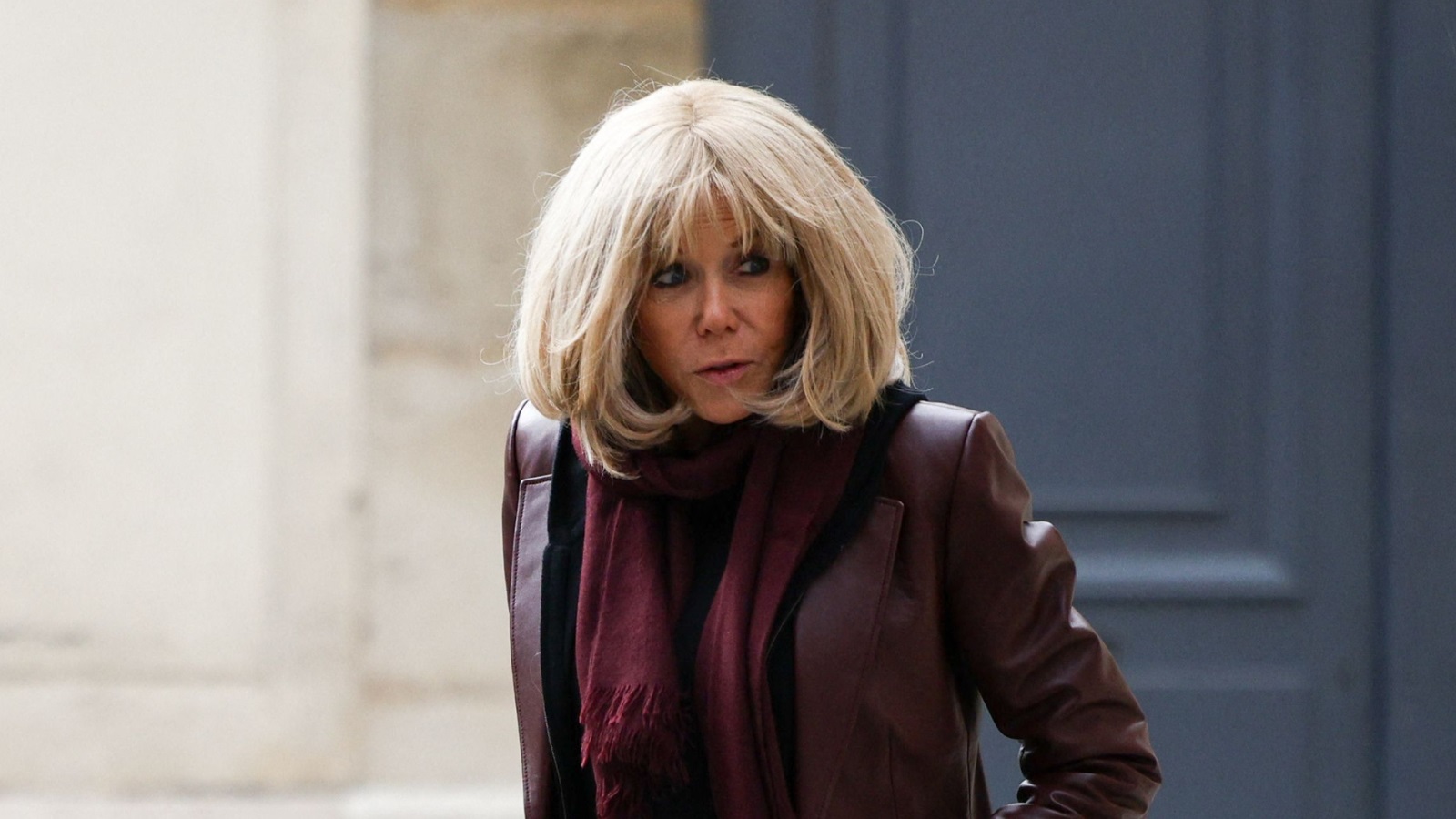 Brigitte Macron filmée en coulisses : sa phrase inattendue sur des militantes féministes déclenche la tempête