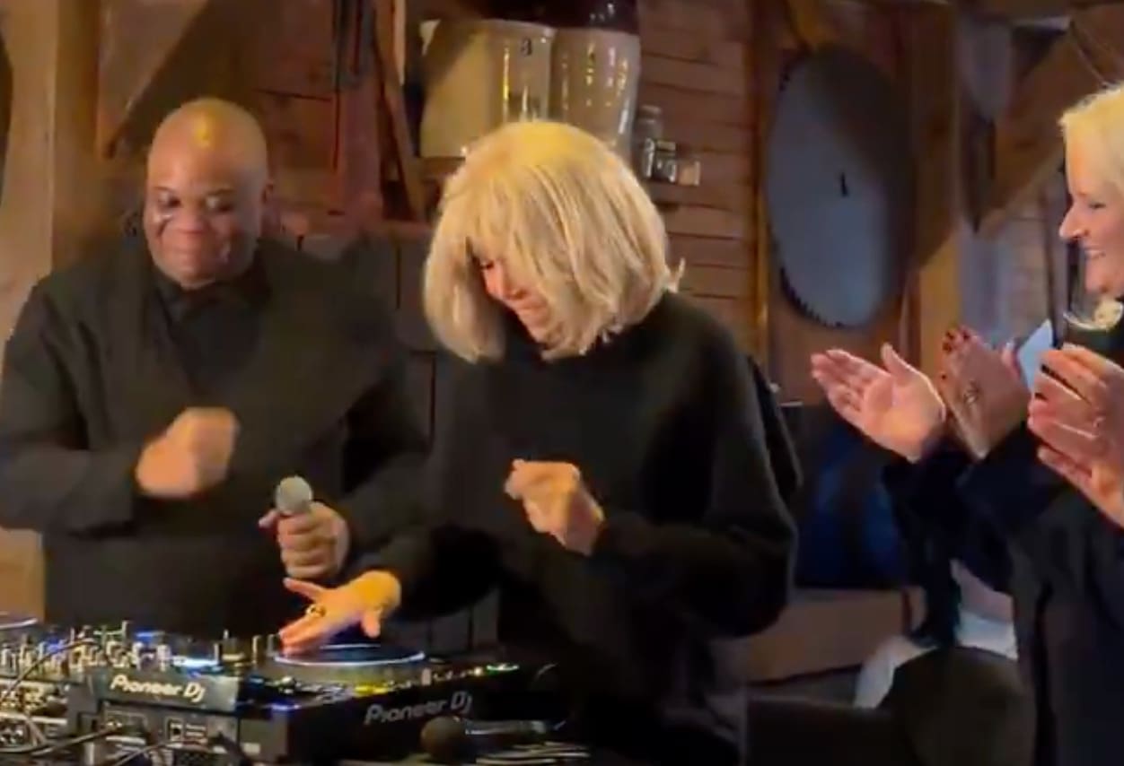 DJ d&rsquo;un jour &agrave; Disneyland&nbsp;: Brigitte Macron fait danser les enfants pour les Pi&egrave;ces jaunes