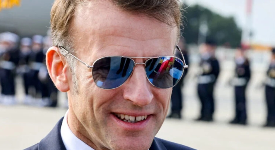 &Agrave; Istres, ce d&eacute;tail remarqu&eacute; avant m&ecirc;me son discours a pouss&eacute; Emmanuel Macron &agrave; prendre la parole