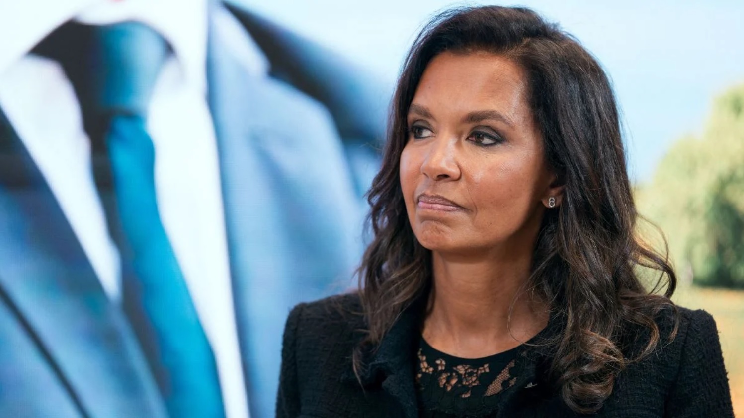 Un cadeau de sa fille change tout&nbsp;: Karine Le Marchand fait une d&eacute;couverte familiale bouleversante