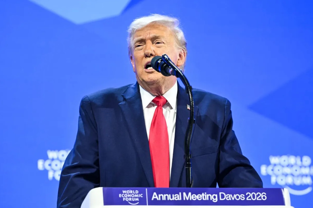 Il a voulu jouer au dur&nbsp;: la phrase de Donald Trump sur Emmanuel Macron qui a glac&eacute; Davos