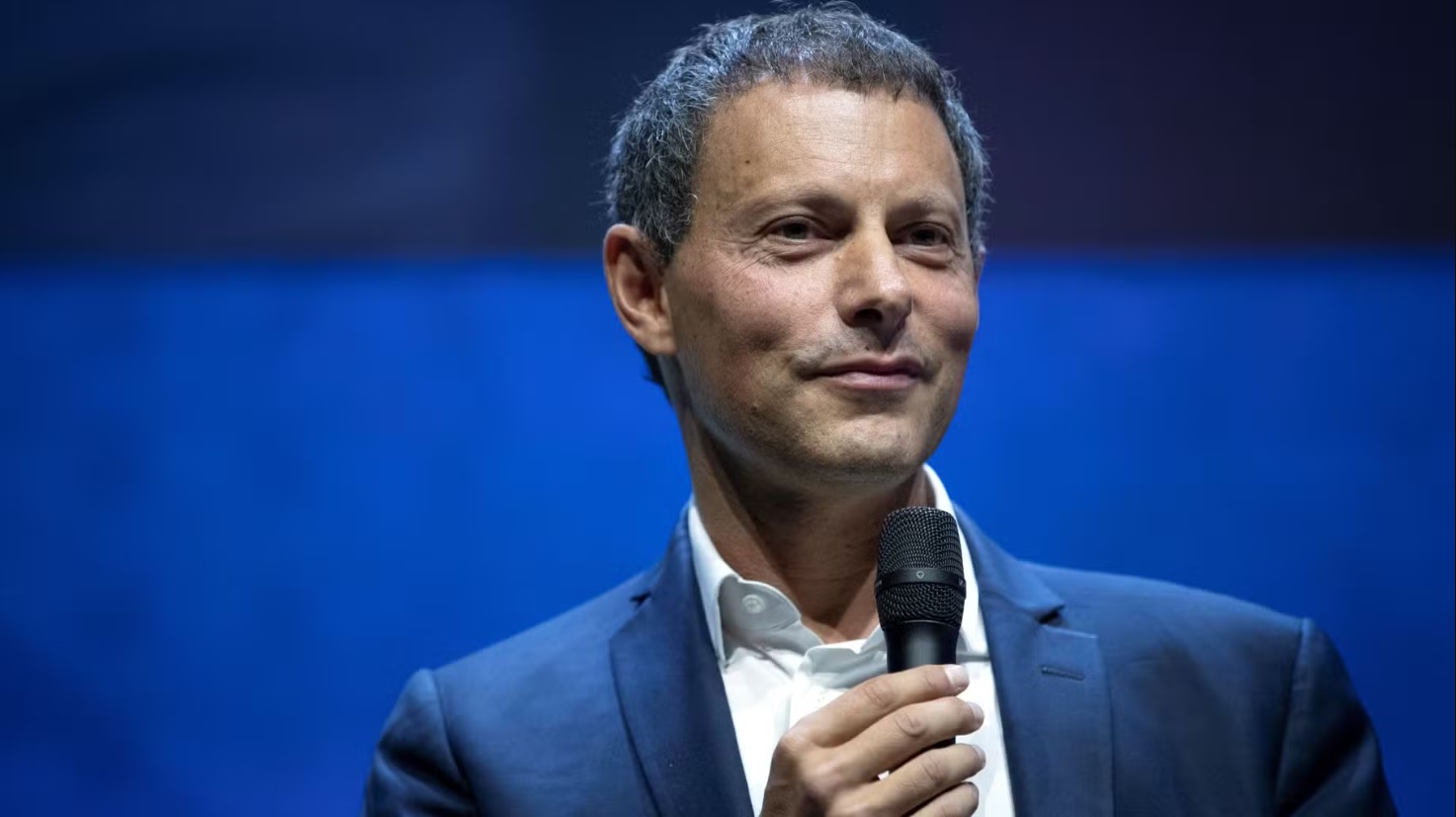 Entre rires et larmes : pourquoi Fogiel est devenu l’un des piliers de Mika