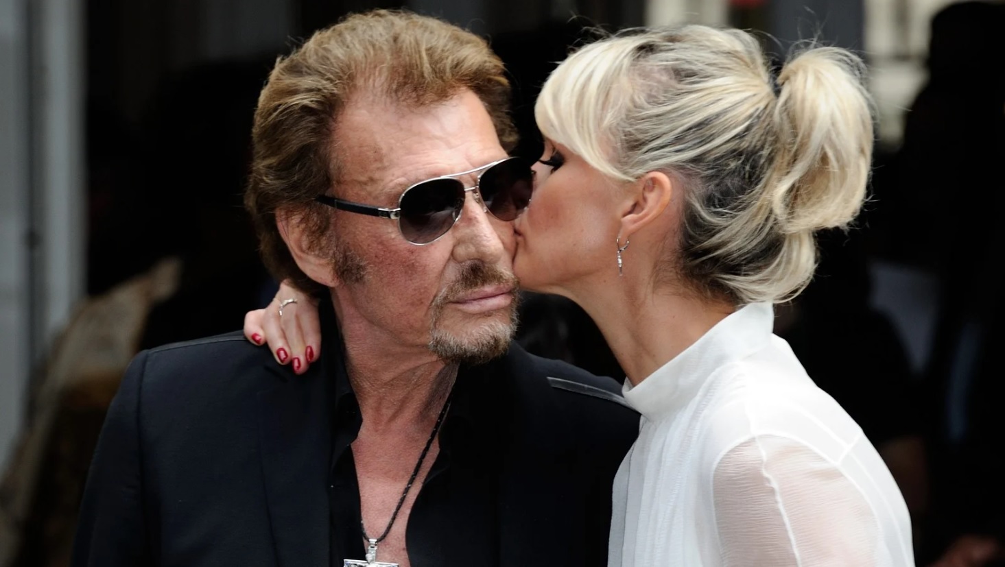 Huit ans apr&egrave;s Johnny, Laeticia Hallyday tourne une page&hellip; et ose &agrave; nouveau aimer