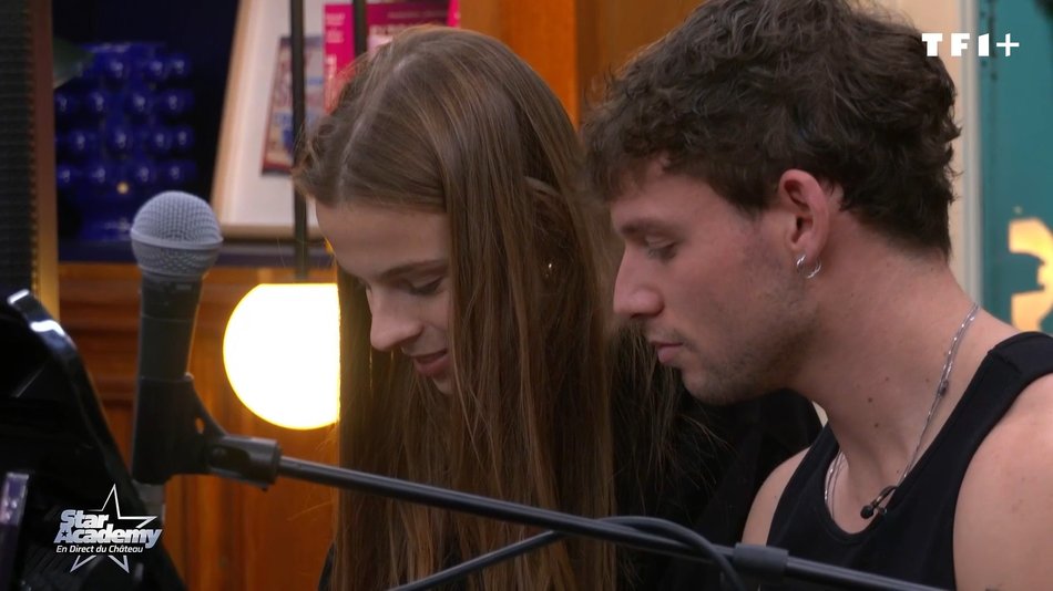 Je souffre trop&nbsp;: &agrave; la Star Academy, le rapprochement de Th&eacute;o et Anouk fait exploser son couple