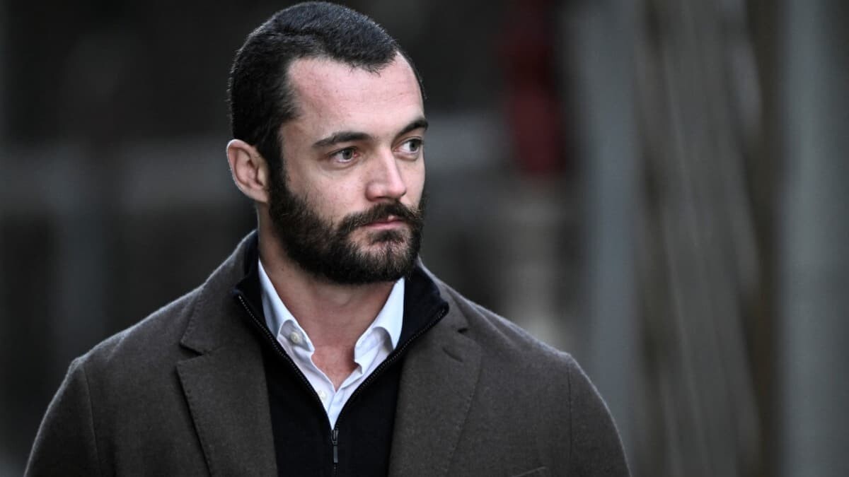 Supprimer tous les feux rouges : que révèle vraiment la proposition de Louis Sarkozy ?