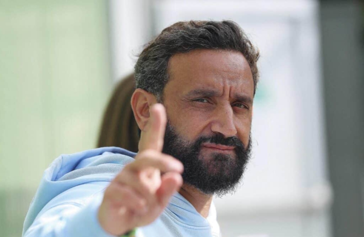Un bébé, un micro ouvert… et une gaffe : le scoop accidentel de Cyril Hanouna sur Europe 1