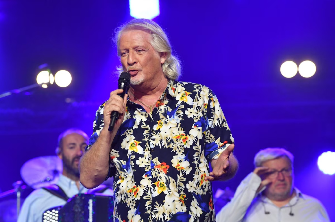 Patrick Sébastien veut créer un cabaret… mais ses voisins ne le laissent pas faire