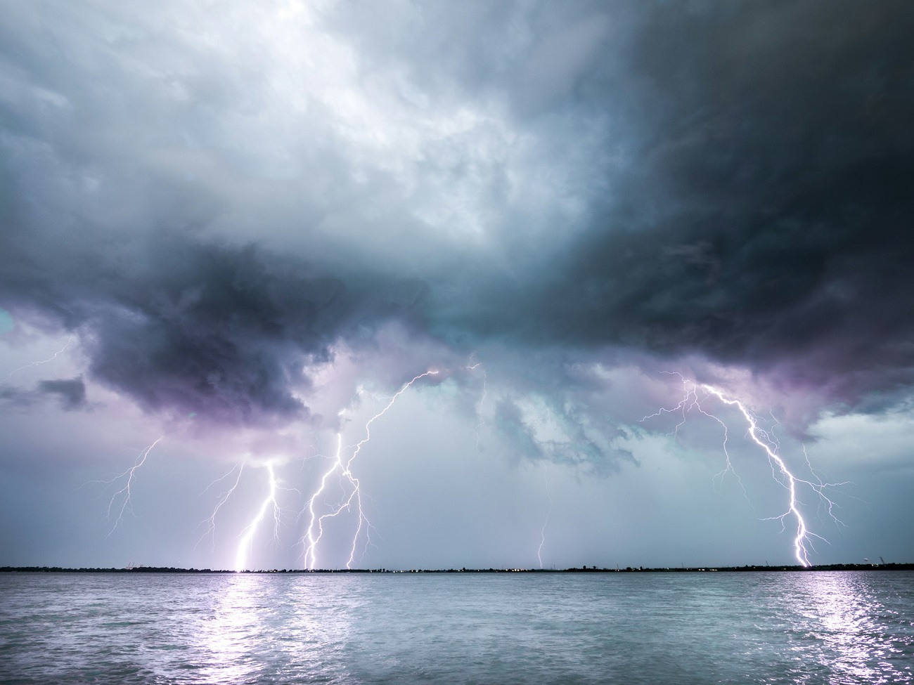 Orages, foudre, pluies violentes : la météo s’affole ce mercredi dans 45 départements