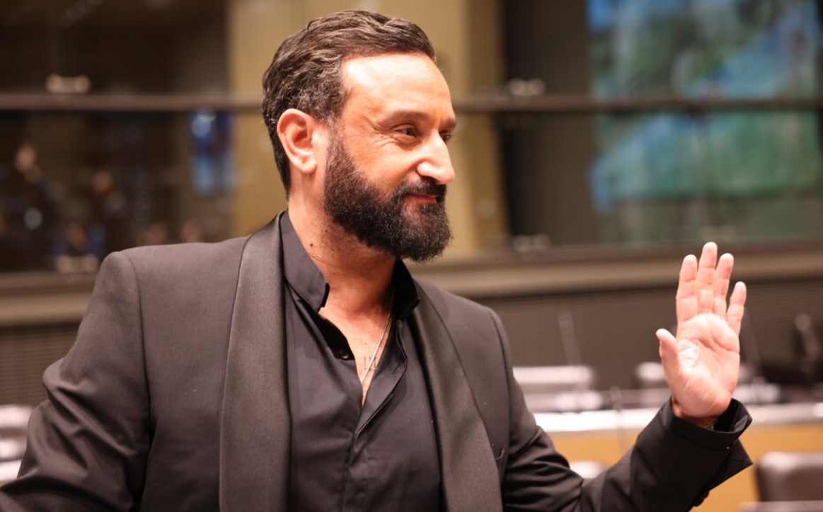 Cyril Hanouna fait peau neuve sur W9 avec sa nouvelle émission « Tout beau, tout 9 »